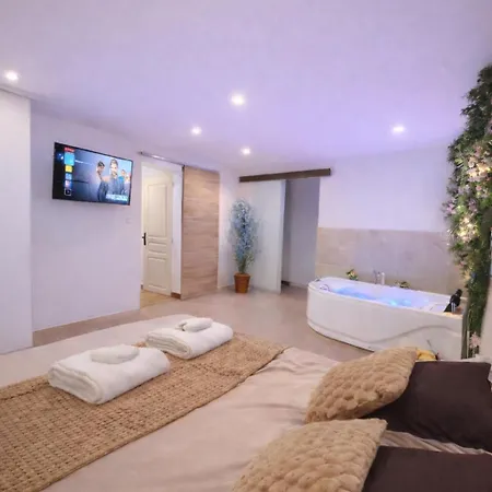 Entier Avec Jacuzzi Proche Futuroscope